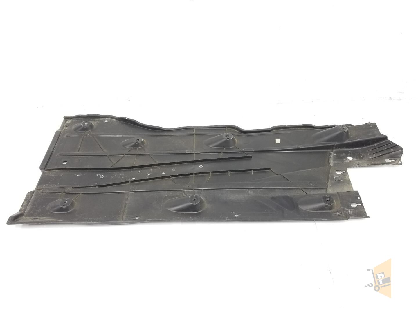 ALT MUHAFAZA SAĞ YAN - GOLF LEON 17> 5Q0825202L