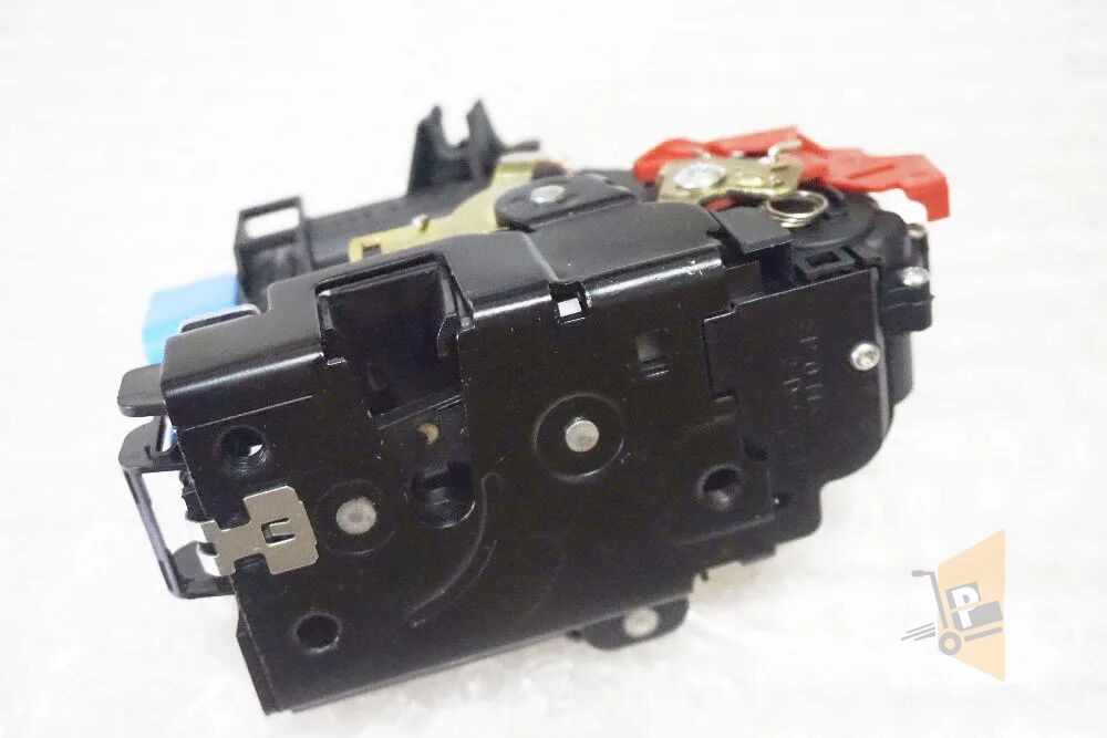 SAĞ ÖN KAPI T4 701831056G