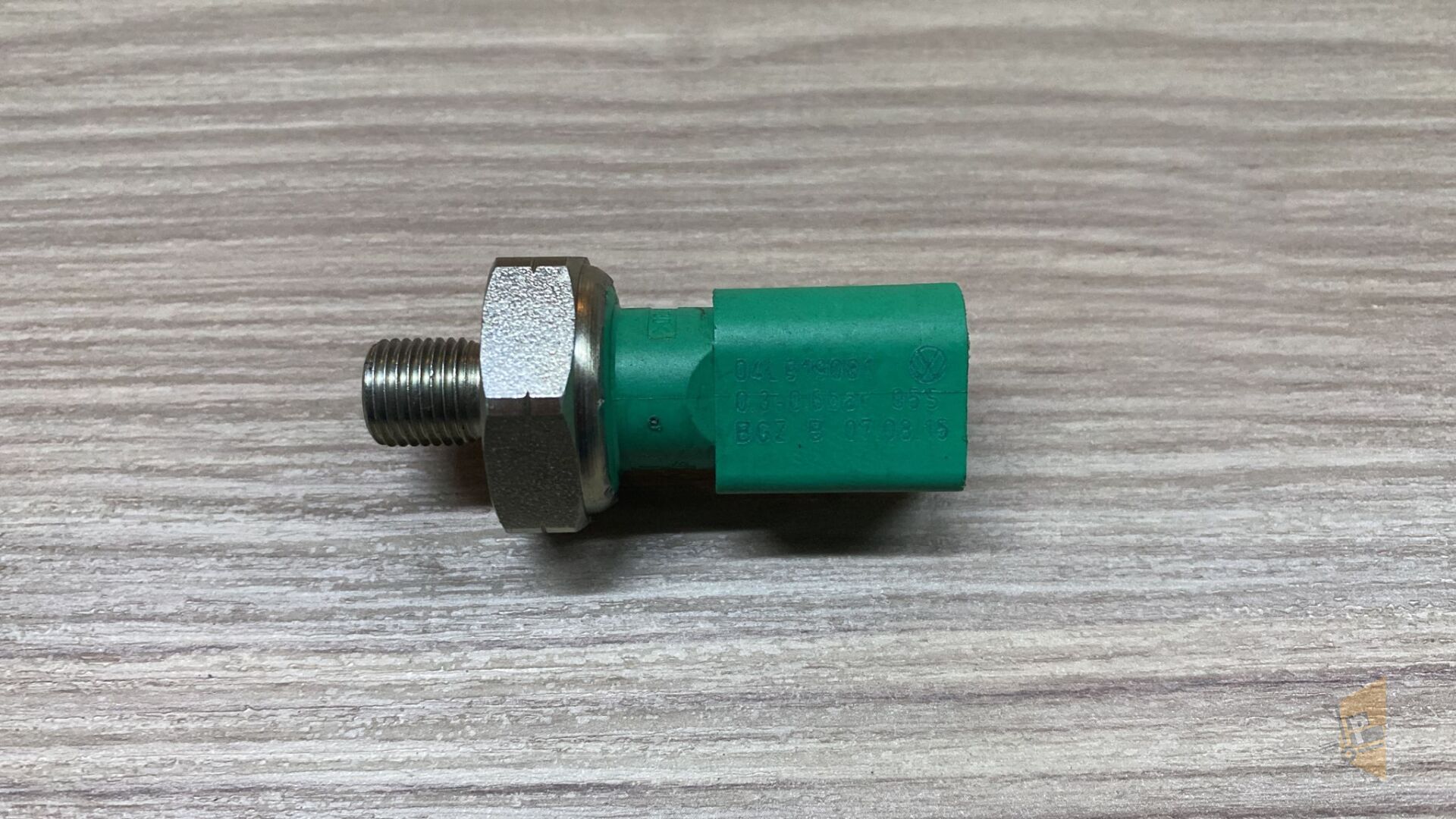 YAĞ MÜŞÜRÜ - YESIL 0,3-0,6 BAR - 1.6 TDİ 2.0 TDİ CLHA CLHB DCXA CRLB CRKB CUVC GOLF7 A3 LEON PASSAT TİGUAN CADDY 04L919081