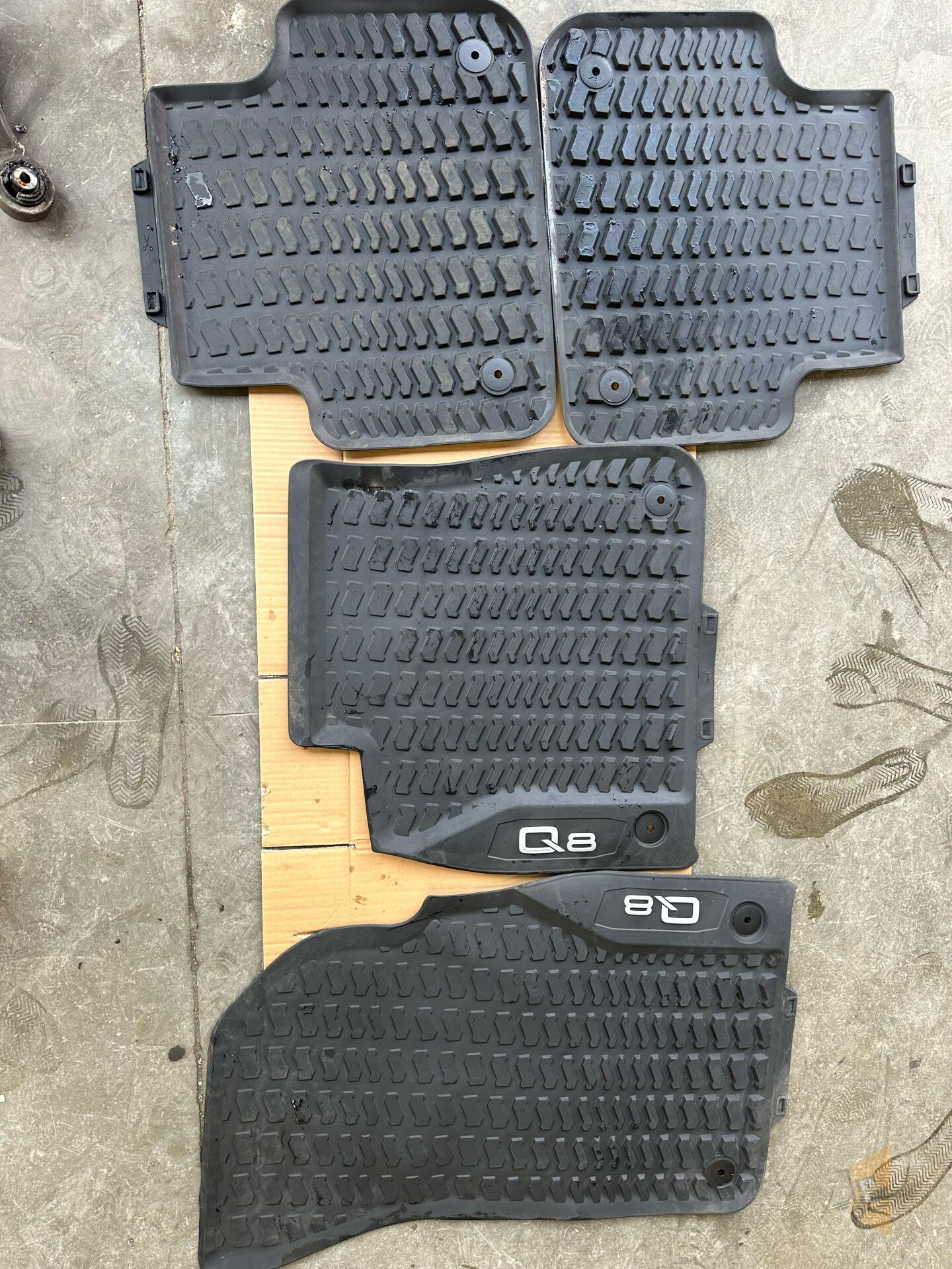 Audi Q8 Ön & Arka Paspas - 4M8061501 4M1061512