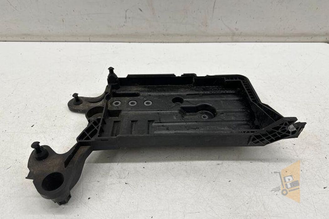 AKÜ ALT BRAKETİ GOLF 7 OCTAVİA LEON A3 14 ->