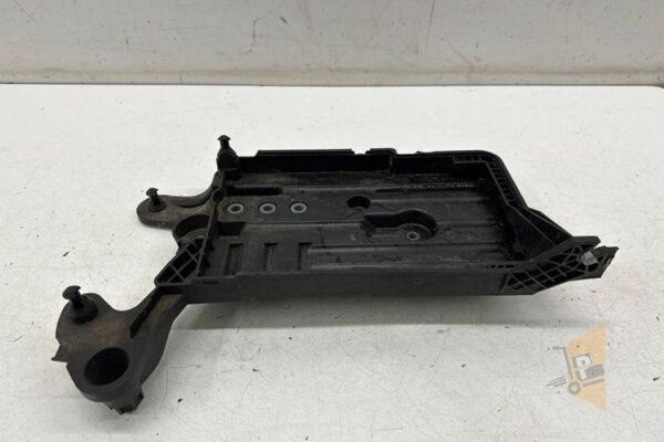 AKÜ ALT BRAKETİ GOLF 7 OCTAVİA LEON A3 14 ->
