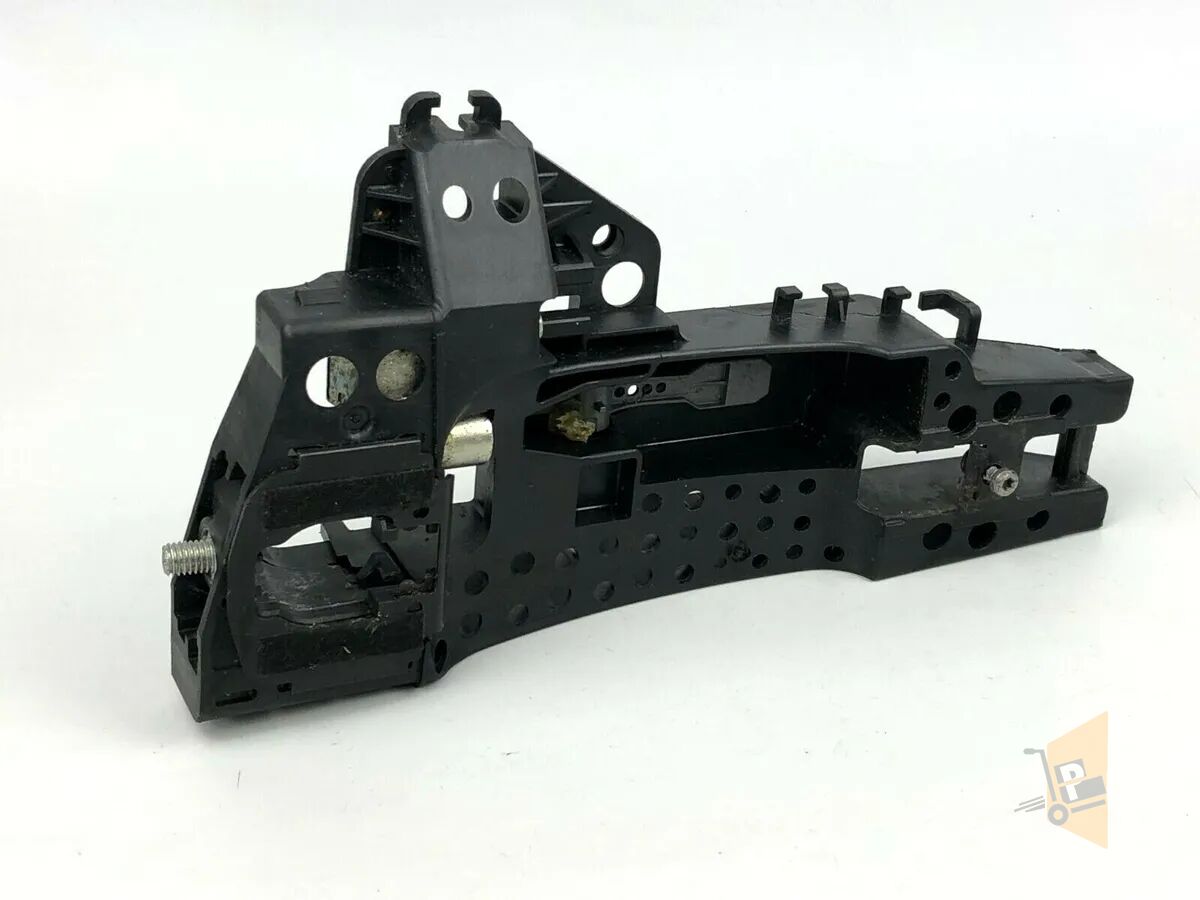 ARKA DIŞ KAPI KOL BRAKETİ SOL A6 A7 A8 11 -> 18