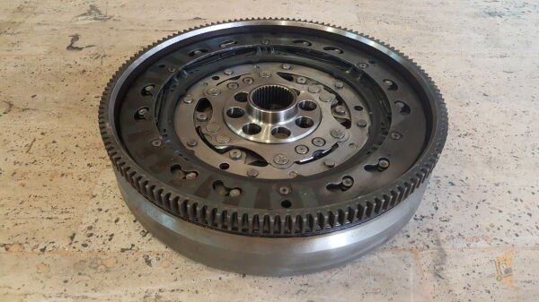 VOLANT - OTOMATİK - 1.6 TDİ CLH CXEB CUAA PASSAT TİGUAN T6 T7 KODİAQ 03N105266E